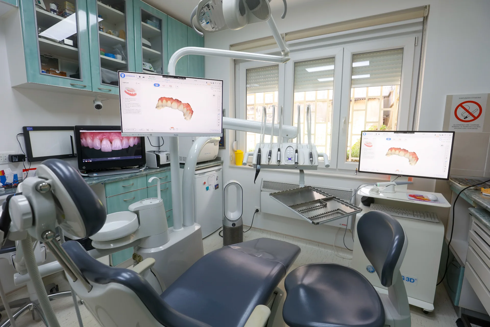 Moderno opremljena ordinacija sa intraoralnim skenerom i ekranima
