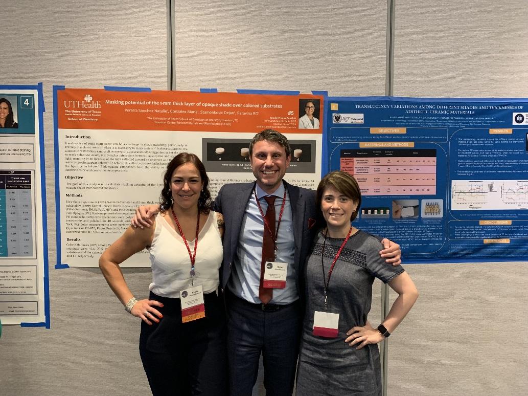Dr Stamenković sa koleginicama ispred naučnih postera na SCAD konferenciji u Newport Beachu 2019